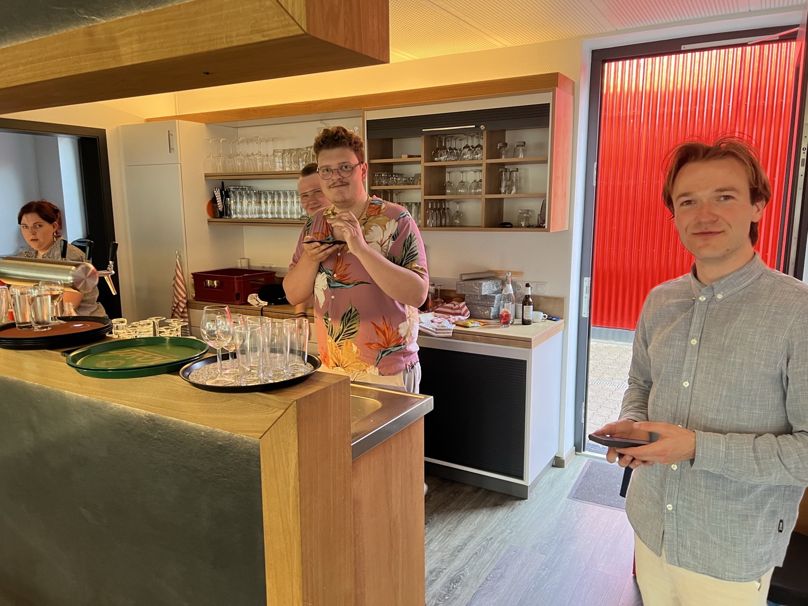 Sekt einschenken beim 60. Geburtstag